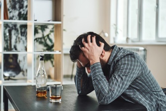 Andrej Medveď - Prečo Vás po alkohole bolí hlava?